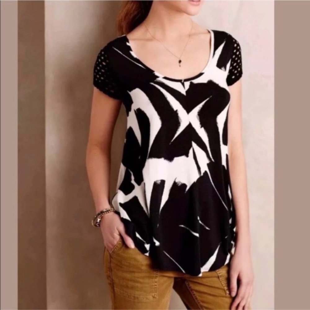 ANTHROPOLOGIE - Black & White Swing Top
